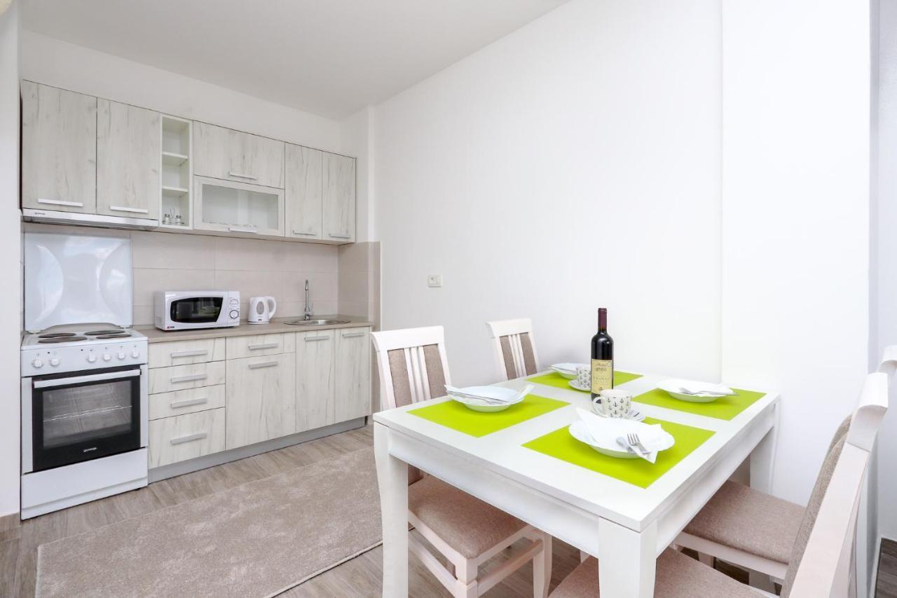 Apartment Sidro Petrovac Екстер'єр фото